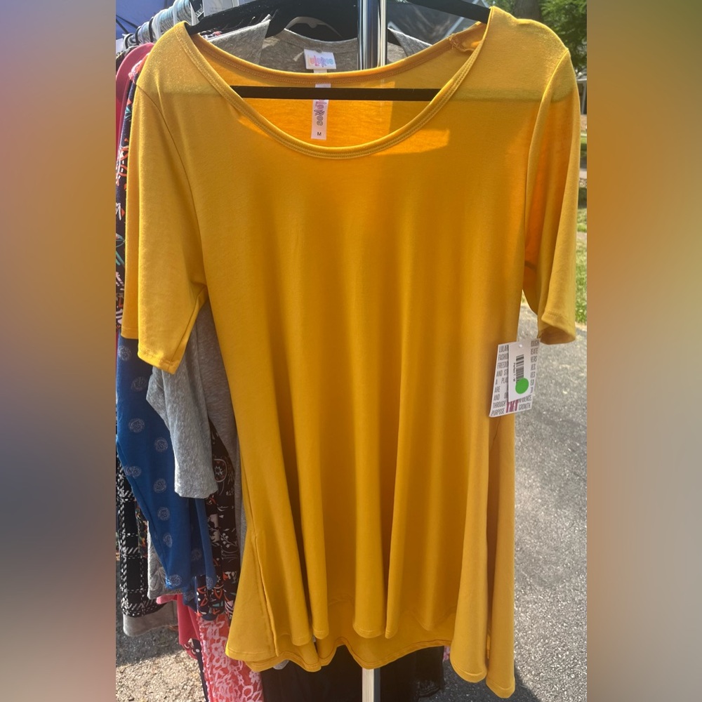 LuLaRoe Mustard Yellow Relaxed Short Sleeve Perfect T NEW WITH TAGS